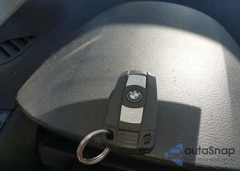 2014 BMW X1 xDrive28I из США, поврежденный, VIN WBAVL1C53EVY22650